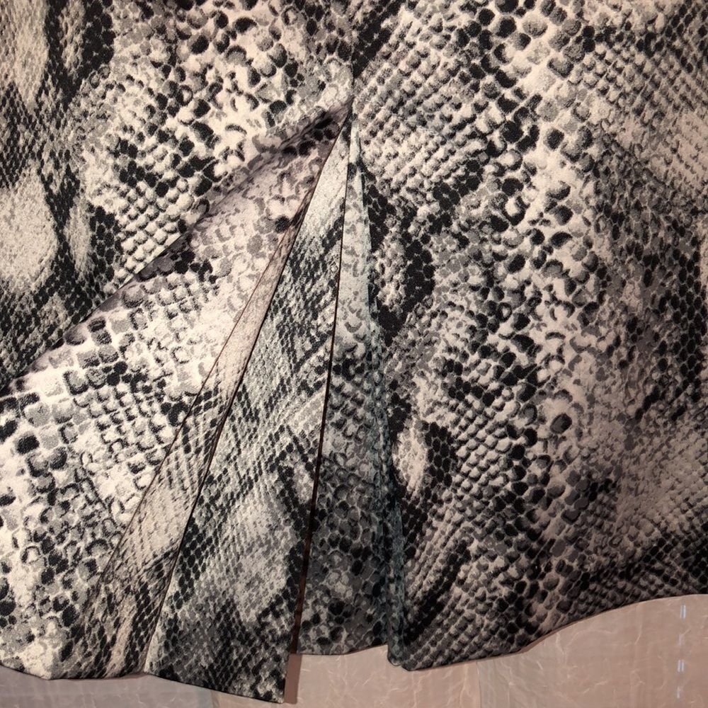 Ny&Co 2 Stretch Python Print Gray Silver Pencil S… - image 6